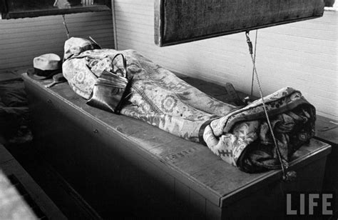 John wilkes booth mummy - Most historians believe that John Wilks Booth died one week after the assassination of President Lincoln but there is an alternative story. This story was w...